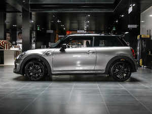 2020款三门版 1.5T COOPER 经典派 绝色版 正侧（左）
