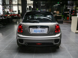 2020款三门版 1.5T COOPER 经典派 绝色版 正后	
