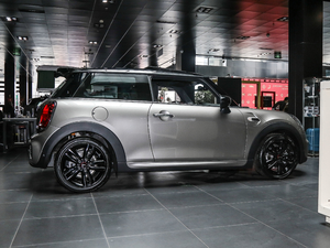 2020款三门版 1.5T COOPER 经典派 绝色版 整体外观