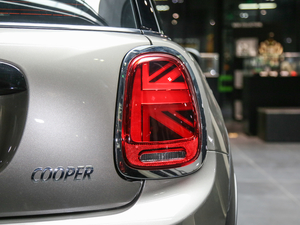 2020款三门版 1.5T COOPER 经典派 绝色版 尾灯