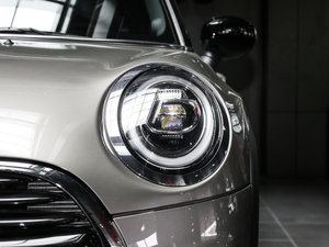2020款三门版 1.5T COOPER 经典派 绝色版 大灯
