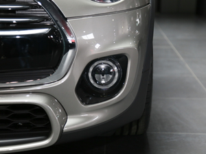 2020款三门版 1.5T COOPER 经典派 绝色版 前雾灯