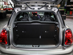 2020款三门版 1.5T COOPER 经典派 绝色版 行李厢空间