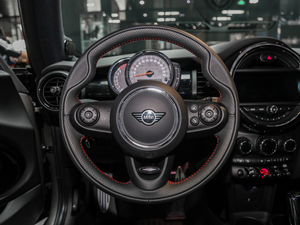 2020款三门版 1.5T COOPER 经典派 绝色版 方向盘