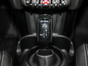 2020款三门版 1.5T COOPER 经典派 绝色版 换挡杆