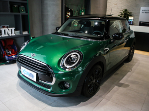 2020款三门版 1.5T COOPER 艺术家 左前45度