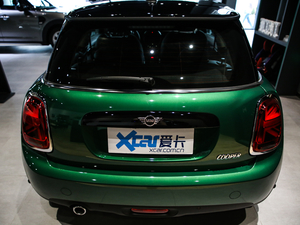 2020款三门版 1.5T COOPER 艺术家 正后	