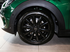 2020款三门版 1.5T COOPER 艺术家 轮圈