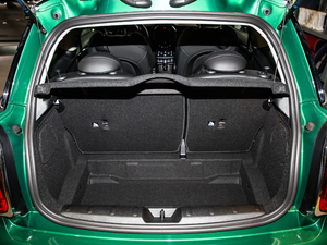 2020款三门版 1.5T COOPER 艺术家 行李厢空间