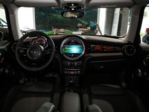 2020款三门版 1.5T COOPER 艺术家 内饰全景
