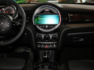 2020款三门版 1.5T COOPER 艺术家 中控台