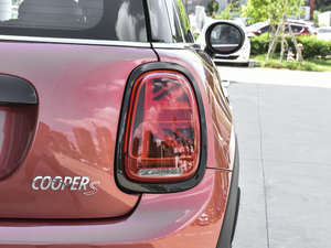 2020款三门版 2.0T COOPER S 日不落红限量版 尾灯