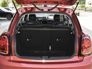 2020款三门版 2.0T COOPER S 日不落红限量版 行李厢空间