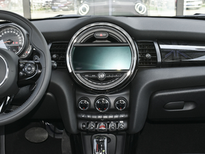 2020款三门版 2.0T COOPER S 日不落红限量版 中控台