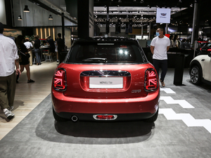 2020款五门版 1.5T COOPER 艺术家 正后	