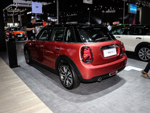 2020款五门版 1.5T COOPER 艺术家 左后45度
