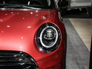 2020款五门版 1.5T COOPER 艺术家 大灯