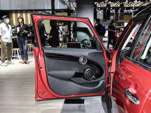 2020款五门版 1.5T COOPER 艺术家 驾驶位车门