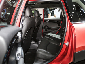 2020款五门版 1.5T COOPER 艺术家 后排空间