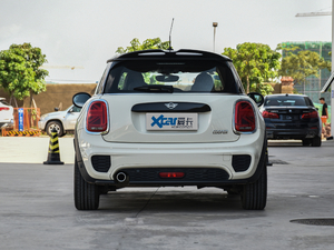 2020款三门版 1.5T COOPER 赛车手 正后	