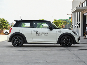 2020款三门版 1.5T COOPER 赛车手 整体外观