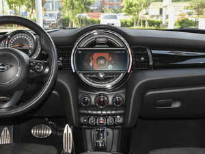 2020款三门版 1.5T COOPER 赛车手 中控台