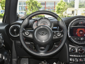 2020款三门版 1.5T COOPER 赛车手 方向盘