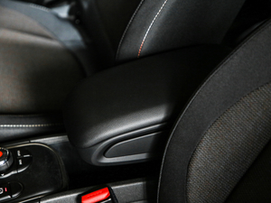 2020款1.5T COOPER 中央扶手箱