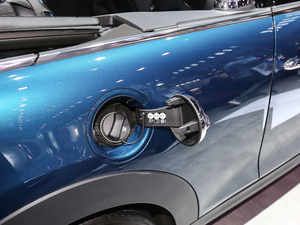 20202.0T COOPER S Sidewalk w