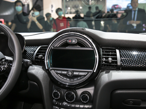 20202.0T COOPER S Sidewalk {L