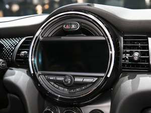 20202.0T COOPER S Sidewalk {