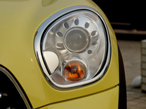2011款COOPER EXCITEMENT 大灯