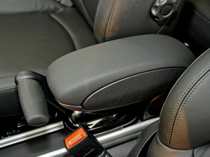 2011款COOPER EXCITEMENT 中央扶手箱