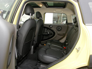 2011款COOPER EXCITEMENT 后排空间