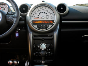 2011款COOPER S ALL 4 中控区