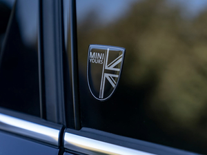 20211.5T COOPER ALL4 ^