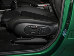 2021款1.5T COOPER ALL4 鉴赏家 主驾驶座椅调节