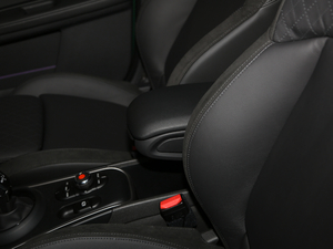 2021款1.5T COOPER ALL4 鉴赏家 中央扶手箱