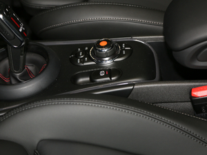 2021款2.0T COOPER S ALL4 驻车制动器