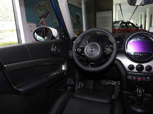 2021款2.0T COOPER S ALL4 中控区