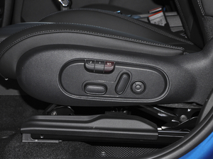 2021款1.5T COOPER ALL4 主驾驶座椅调节