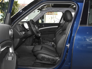 2021款1.5T COOPER ALL4 拉古纳蓝限量版  前排空间