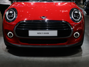 2021款五门版 1.5T COOPER 艺术家 中网