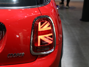 2021款五门版 1.5T COOPER 艺术家 尾灯