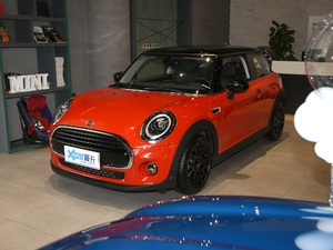 2021款三门版 1.5T COOPER 经典派 左前45度