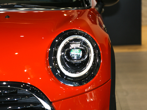 2021款三门版 1.5T COOPER 经典派 大灯