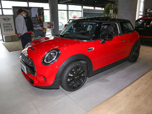 2021款三门版 2.0T COOPER S 经典派 整体外观