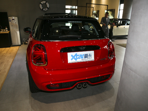 2021款三门版 2.0T COOPER S 经典派 正后	