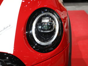 2021款2.0T COOPER S 叁柒号纪念版 大灯