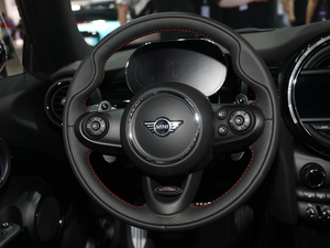 2021款2.0T COOPER S 叁柒号纪念版 方向盘